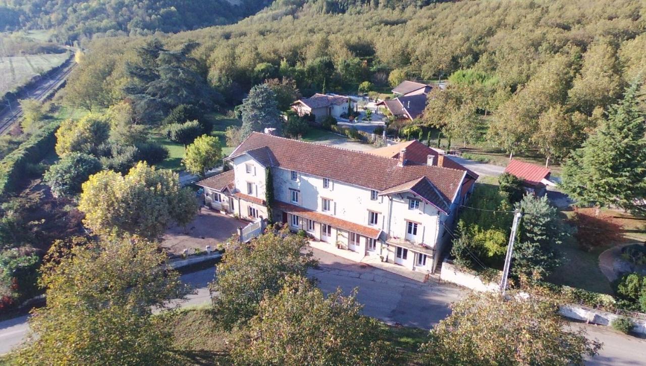 Chambres D'Hotes Le Cedre Bleu Saint-Lattier Екстериор снимка