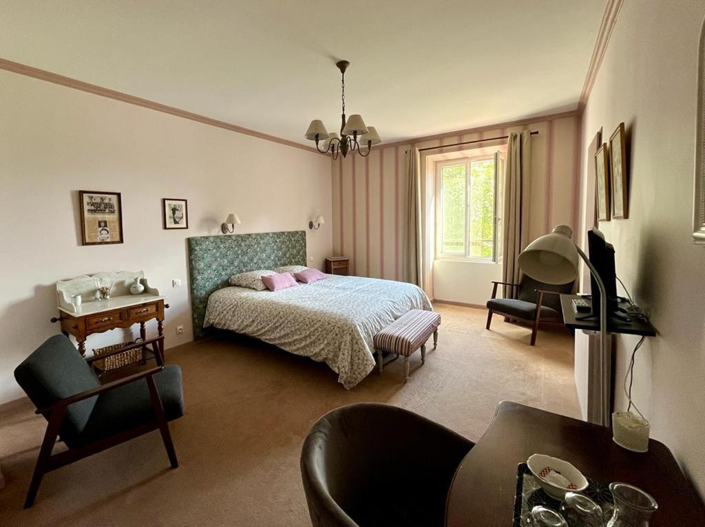 Chambres D'Hotes Le Cedre Bleu Saint-Lattier Екстериор снимка