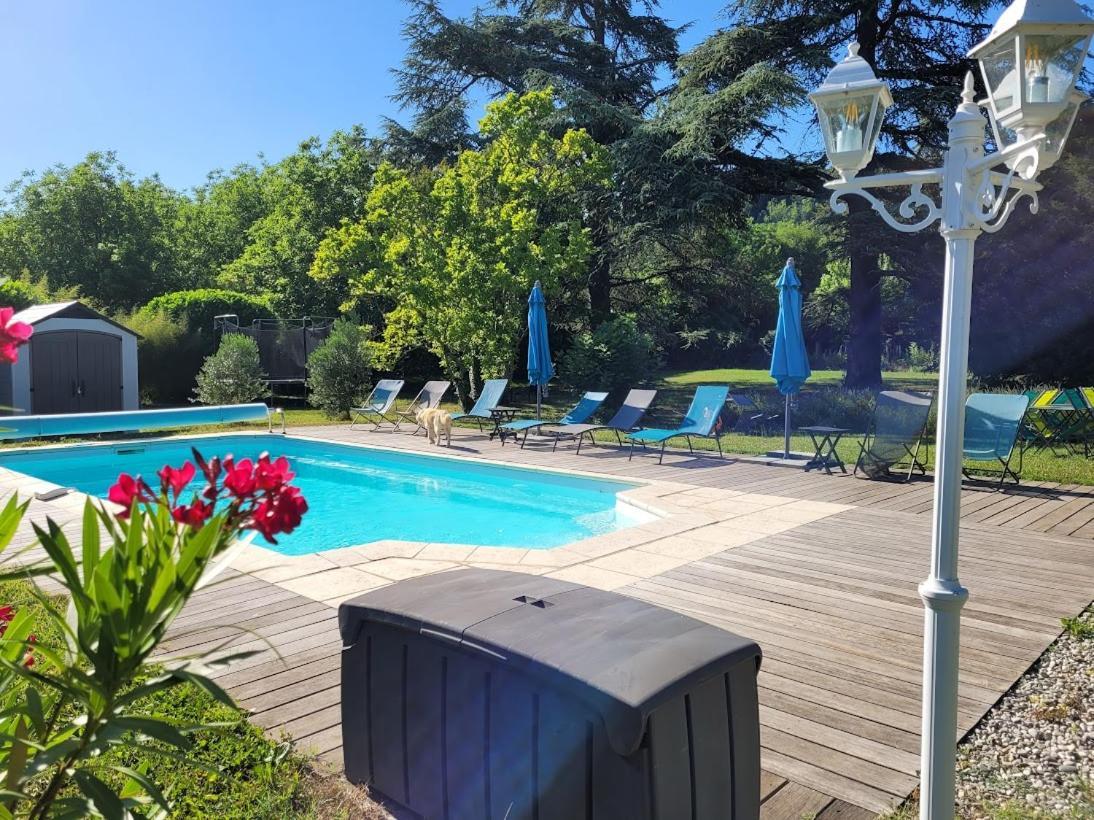 Chambres D'Hotes Le Cedre Bleu Saint-Lattier Екстериор снимка