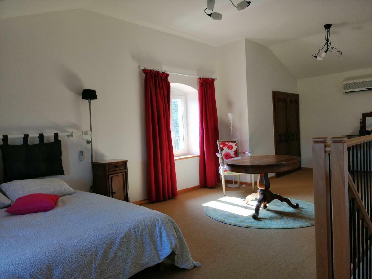 Chambres D'Hotes Le Cedre Bleu Saint-Lattier Екстериор снимка